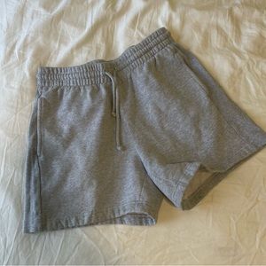 Aritzia TNA Cozy Fleece Boyfriend Fit Sweatshorts 5" in Heather Grey